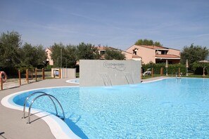 Outdoor pool - Residence Barbara (Moniga del Garda)