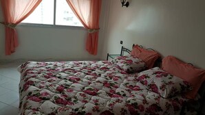 Desk, blackout drapes, iron/ironing board, rollaway beds (surcharge) - Résidence Al Amane (Casablanca)