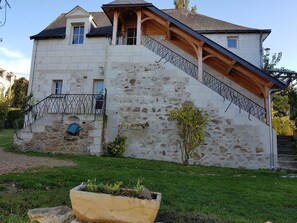 Maison Exclusive, salle de bains privée, vue jardin (Gîte La Haute Cormerie) | Extérieur
