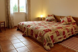 3 soveværelser, skrivebord, strygejern/strygebræt, weekendseng