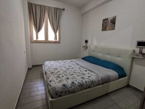 1 bedroom, bed sheets - Rebecca's fable (Castelsardo)