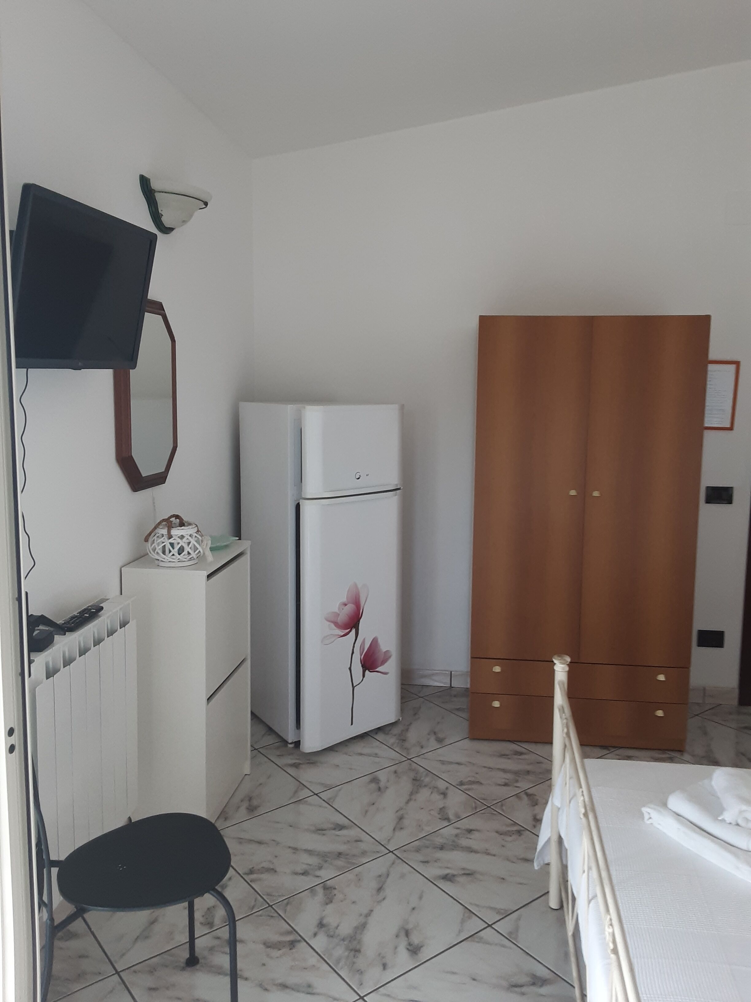 BAY-MOON APARTMENTS. Bedroom with double bed, bathroom, small terrace <br>view.