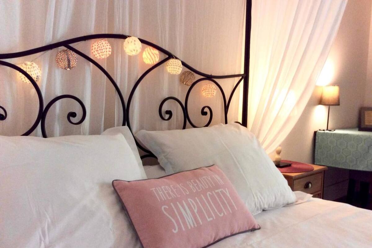 Premium bedding, in-room safe, blackout curtains, soundproofing