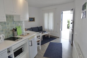 Frigorifero, forno, piano cottura, lavastoviglie