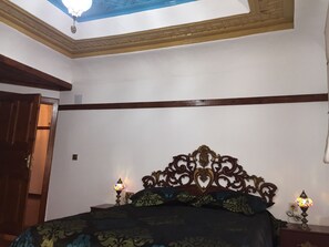 Premium bedding, free minibar, rollaway beds, free WiFi