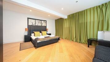 3 bedrooms, iron/ironing board, WiFi (free), bed sheets