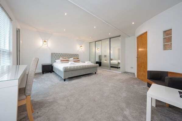 3 habitaciones, tabla de planchar con plancha y wifi gratis 