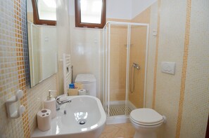 Douche, sèche-cheveux