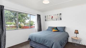 3 bedrooms, bed sheets, wheelchair access