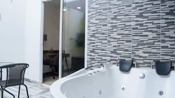 Quarto casal superior, banheira de hidromassagem | Banheira de hidromassagem