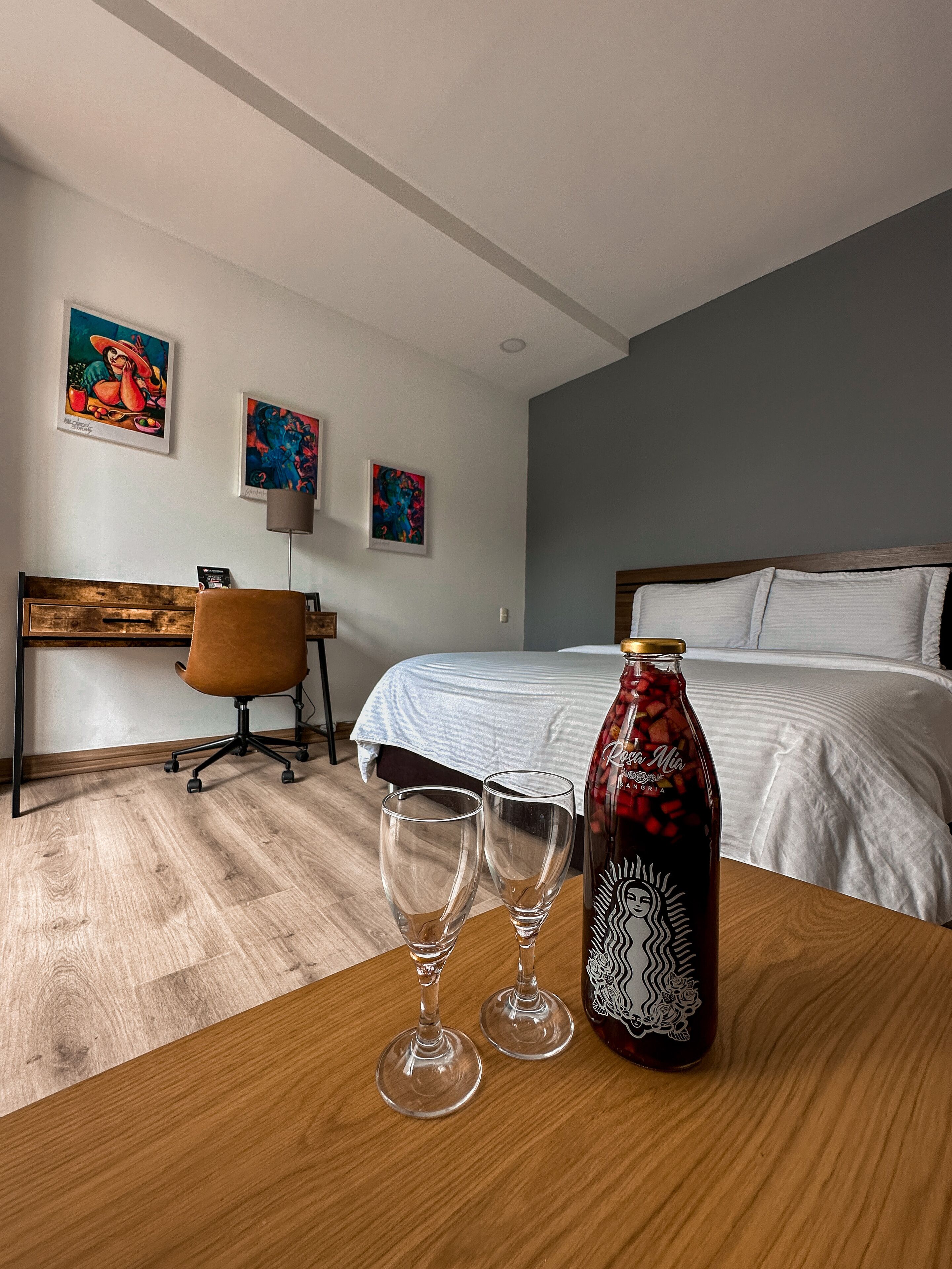 スーペリア ダブルルーム バルコニー | セーフティボックス (室内)、デスク、遮光カーテン、WiFi (無料)