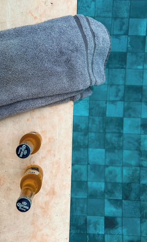 Outdoor pool, open 8:00 AM to 7:00 PM, pool loungers