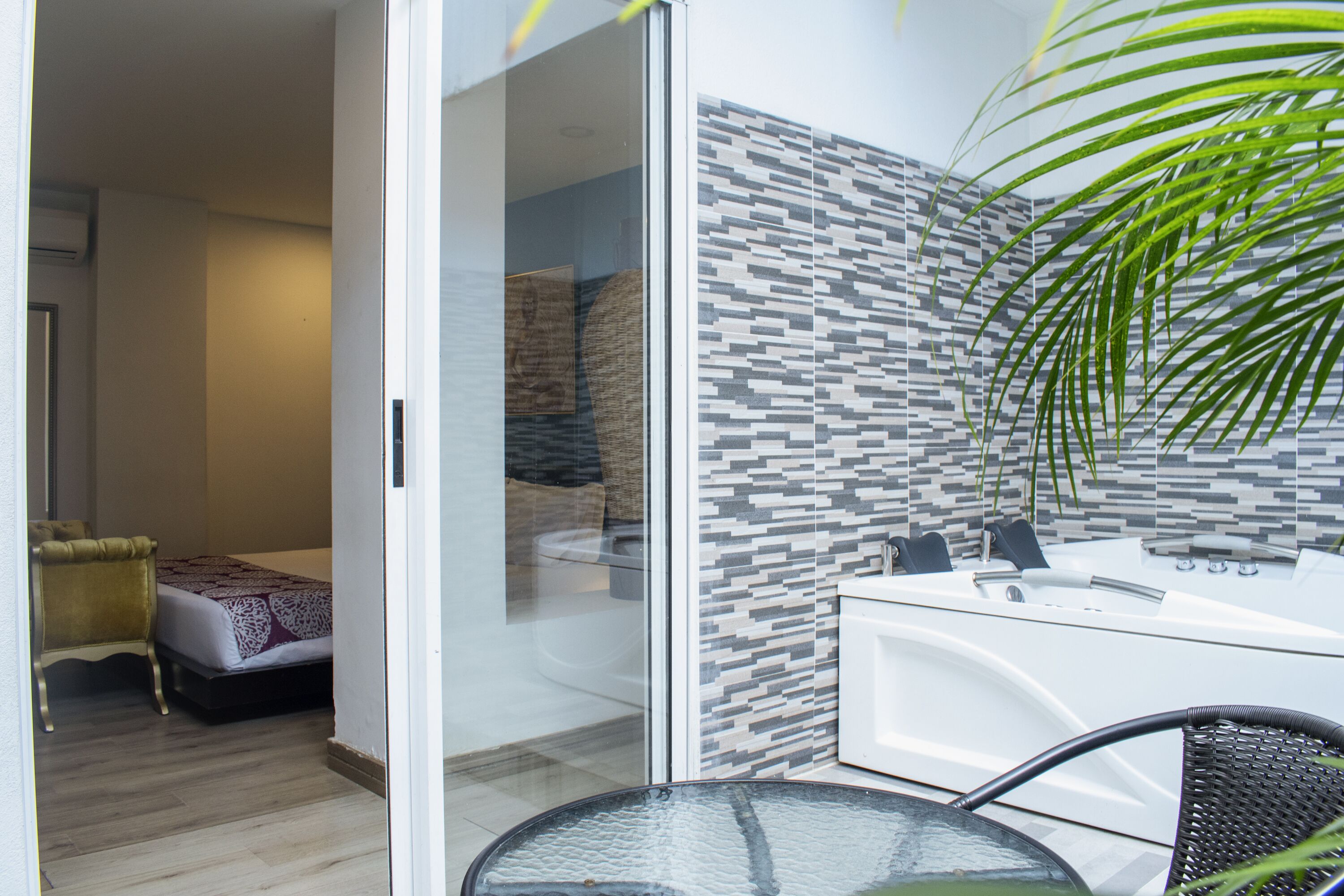 Superior with Jacuzzi | Jetted tub