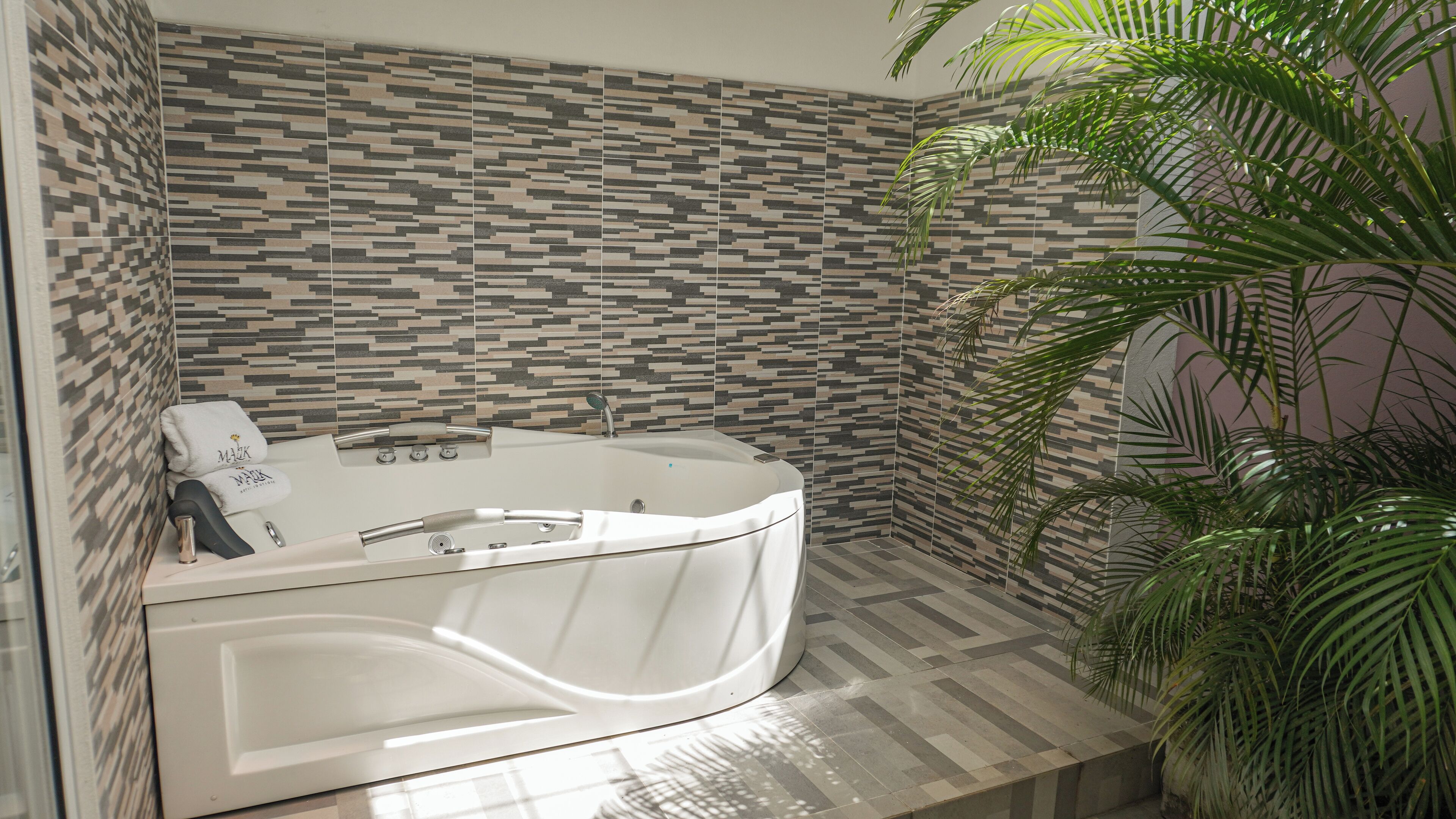 luxury suite | private spa tub