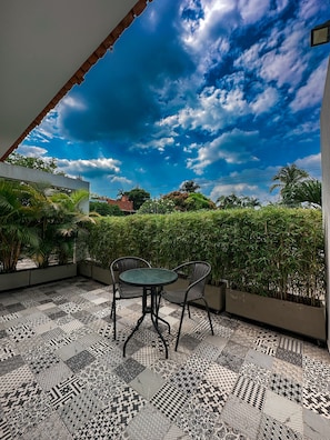 Habitación doble superior, balcón | Terraza o patio