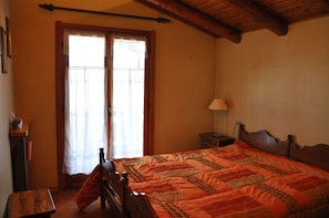 2 chambres, fer et planche à repasser
