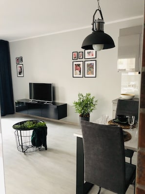 Apartamento luxo, 1 cama Queen, para não fumantes | 1 quarto, ferros/tábuas de passar roupa, Wi-Fi de cortesia