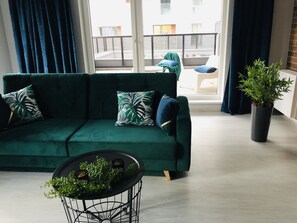 Deluxe Apartment, 1 Queen Bed, Non Smoking | 1 bedroom, iron/ironing board, free WiFi, bed sheets