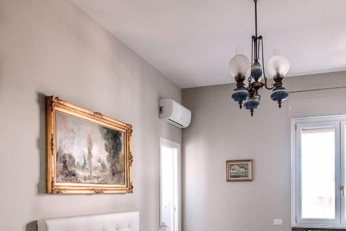 Kamar Double, balkon | Seprai premium, busa memori, brankas, dan meja kerja