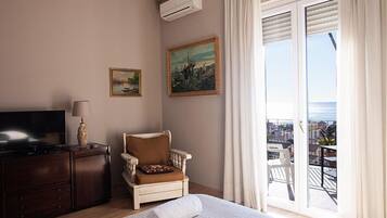 Habitación doble, Terraza, vista al mar | Ropa de cama de alta calidad y camas con efecto memoria