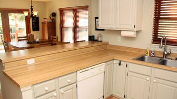 Townhome, Multiple Beds (Victorian Gables #G - Newly available) | Private kitchen | Fridge, microwave, stovetop, dishwasher