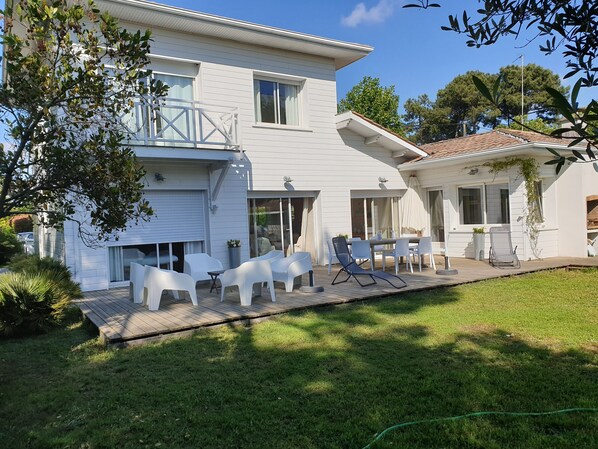 Outdoor dining - ANDERNOS, 8 PERSONS VILLA 140M2 PETS WELCOME (Andernos-Les-Bains)