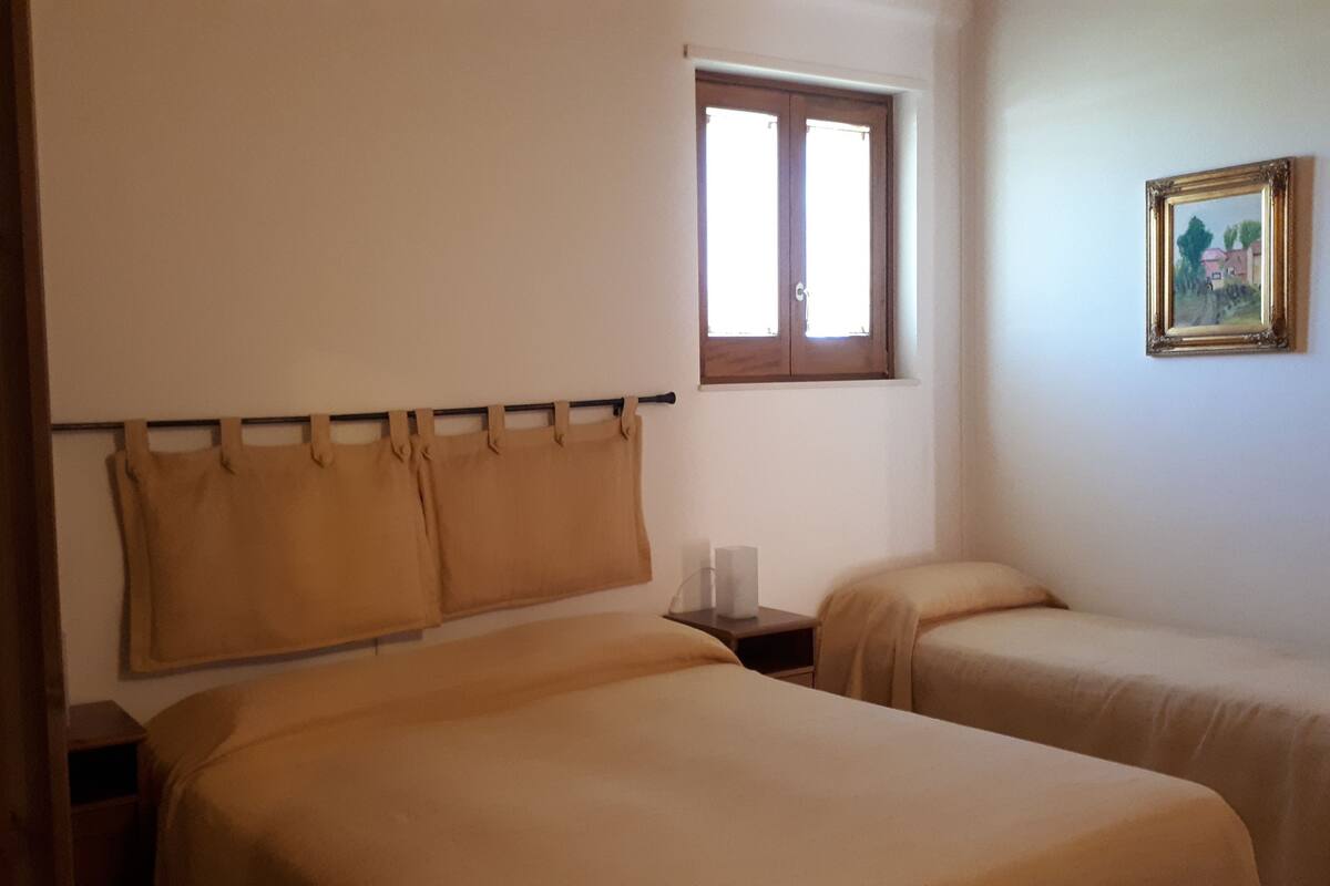 In-room safe, bed sheets