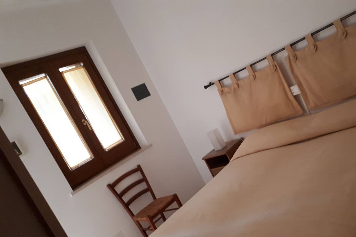 In-room safe, bed sheets
