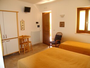 In-room safe, bed sheets