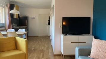Smart TV, libri, impianto stereo