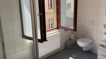 Standard Suite, Private Bathroom, River View | Bathroom