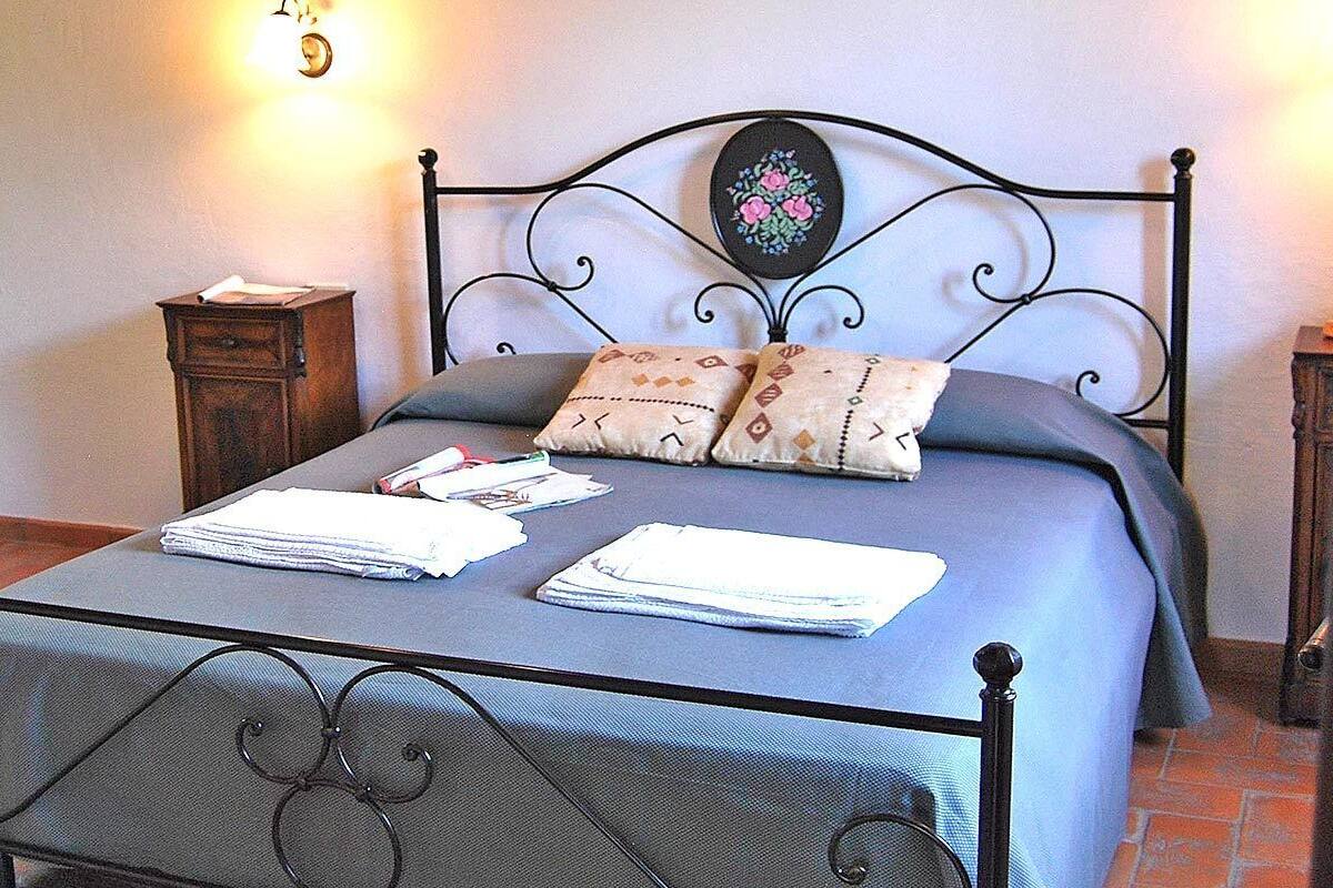 Desk, free WiFi, bed sheets, wheelchair access