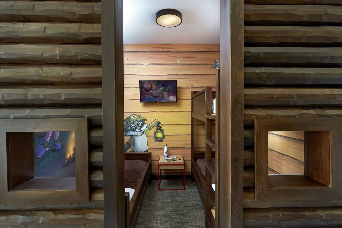 suite (kid cabin - water park included) | children’s theme room