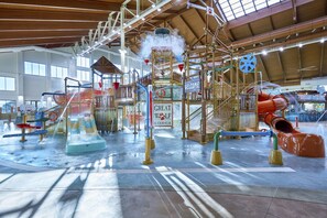 Indoor pool, outdoor pool, pool cabanas (surcharge), pool umbrellas - Great Wolf Lodge Arizona (Scottsdale)