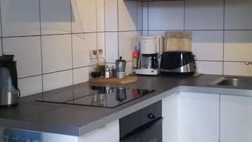 Réfrigérateur, four, plaque de cuisson, lave-vaisselle