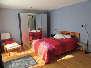 1 makuuhuone, työpöytä, silitysrauta/-lauta, ilmainen Wi-Fi