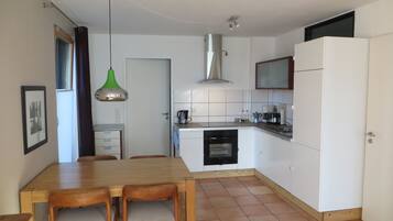 Réfrigérateur, four, plaque de cuisson, lave-vaisselle