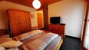 1 bedroom, in-room safe, iron/ironing board, free WiFi