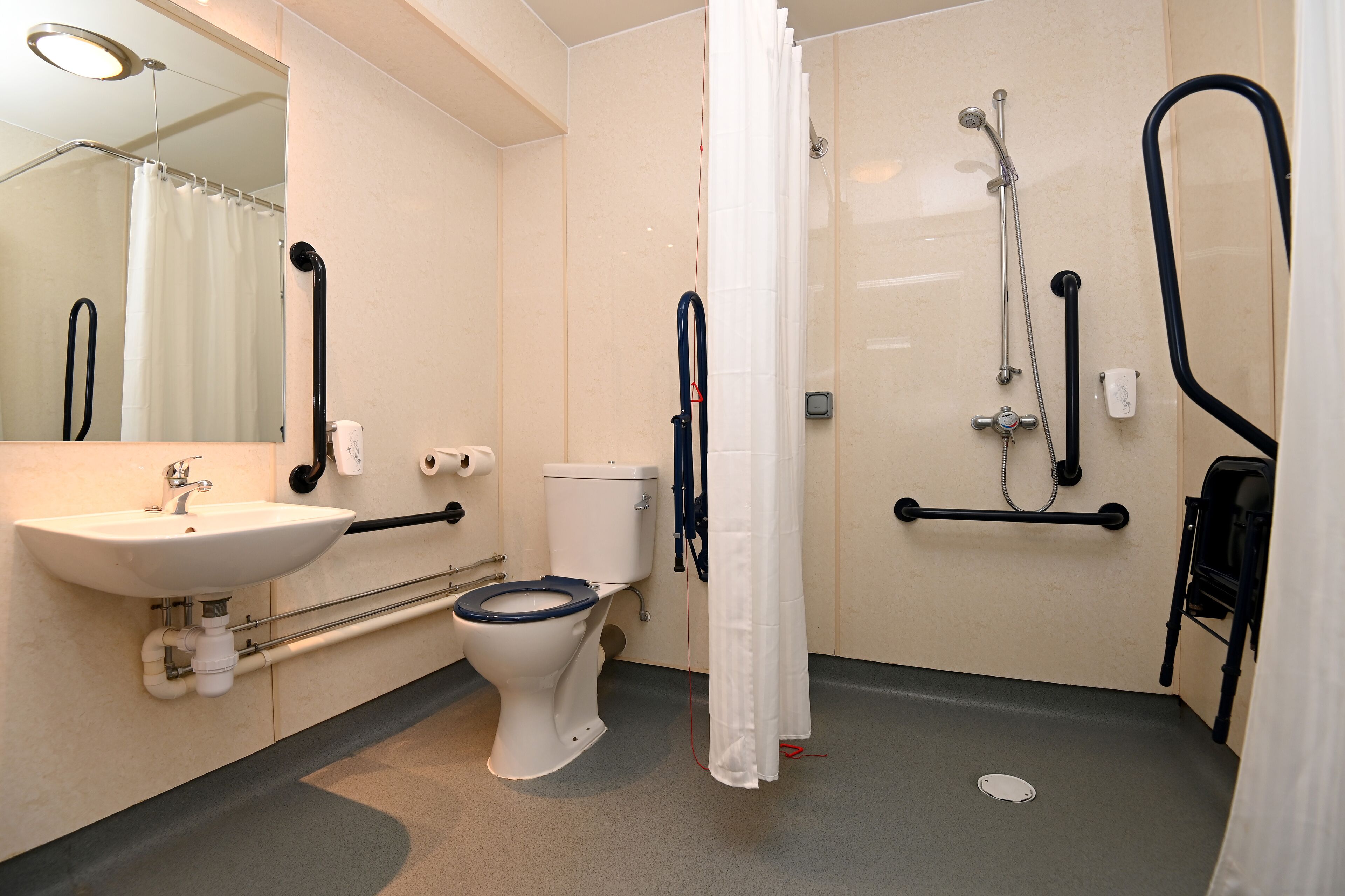 Double Room, Accessible | Bathroom