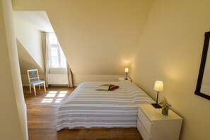 2 bedrooms, iron/ironing board, WiFi, bed sheets