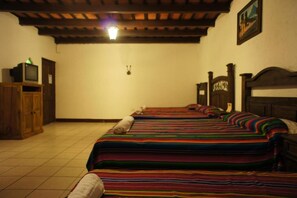 Ameublement personnalisé, bureau, draps fournis