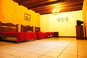 Individually furnished, desk, bed sheets - Hotel el Mirador (Santa Lucía Milpas Altas)