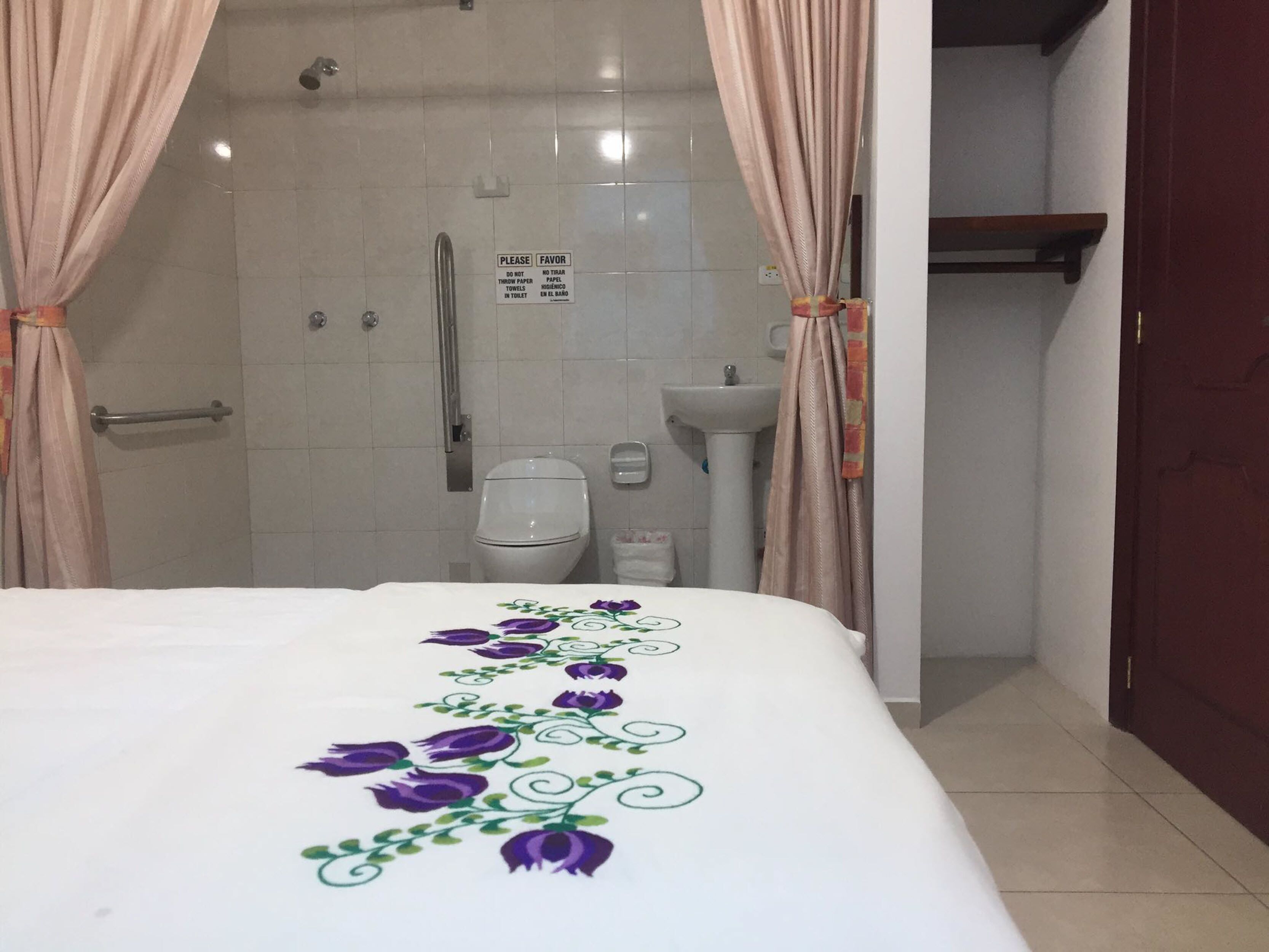 Standard Room, 1 Queen Bed | Laptop workspace, soundproofing, iron/ironing board, free WiFi