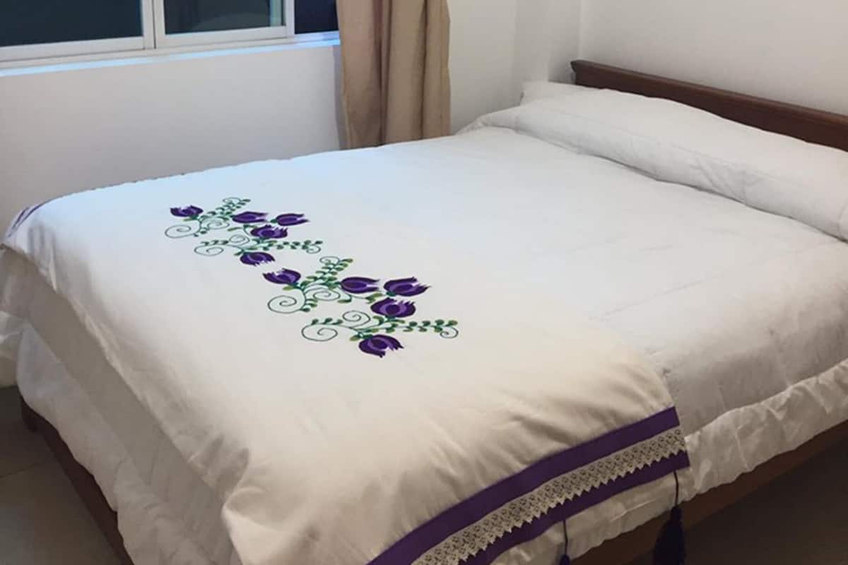 Standard Room, 1 Queen Bed