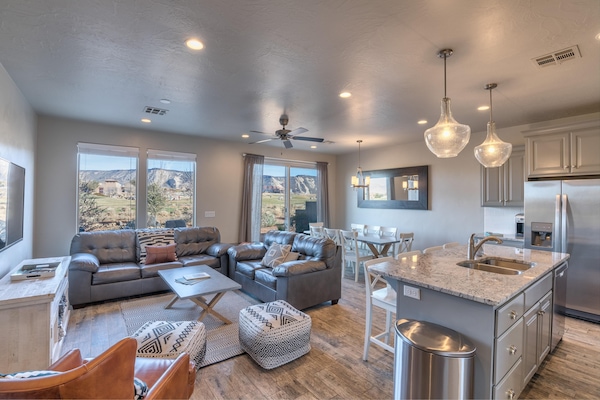 House, Multiple Beds (On The 18th Green) | Living room