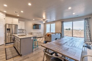 타운홈, 침대(여러 개) (The Pickleball Palace) | 전용 주방 | 냉장고, 전자레인지, 전기 주전자, 토스터