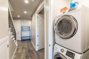 타운홈, 침대(여러 개) (The Pickleball Palace) | 세탁 시설/서비스