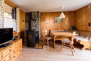 TV, fireplace, books - Vacation cottage Eddy (Harzgerode)