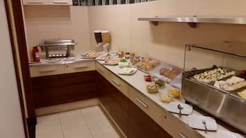 Daily continental breakfast (PLN 20 per person)