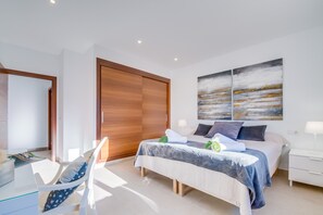 4 bedrooms, iron/ironing board, free WiFi, bed sheets
